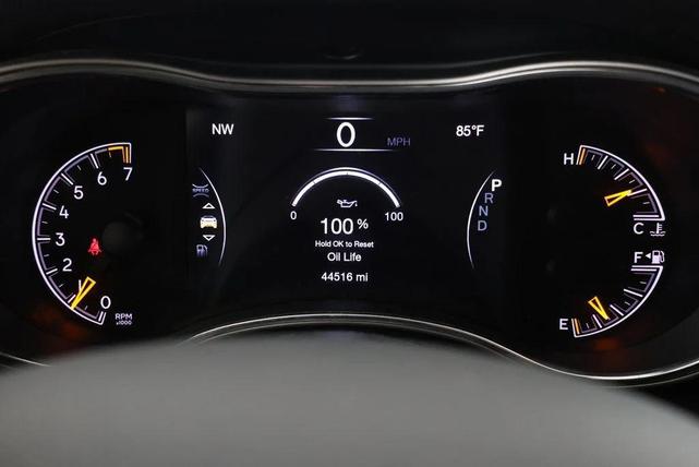 Photo of 2021 Diamond Black Crystal Pearlcoat Jeep Grand Cherokee