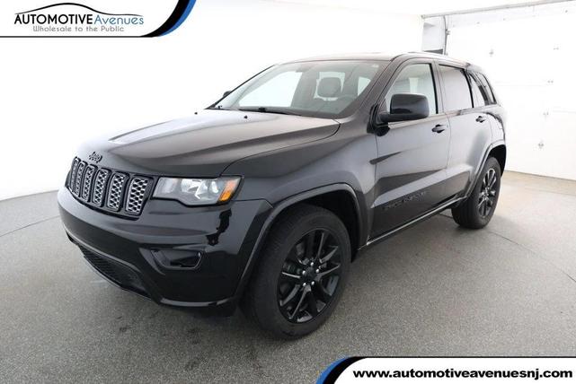 Photo of 2021 Diamond Black Crystal Pearlcoat Jeep Grand Cherokee