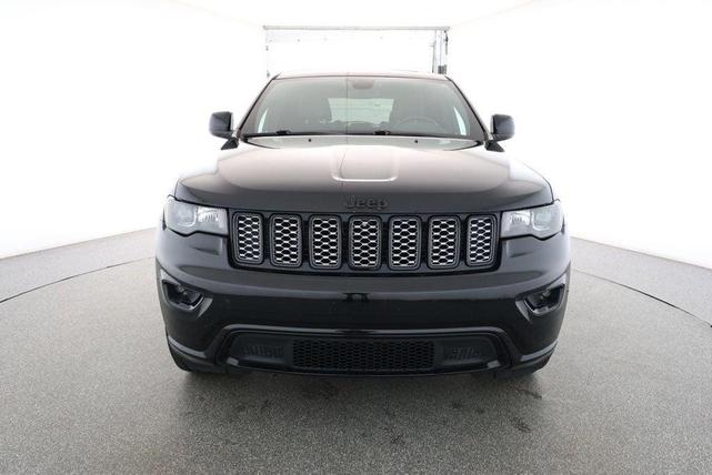 Photo of 2021 Diamond Black Crystal Pearlcoat Jeep Grand Cherokee