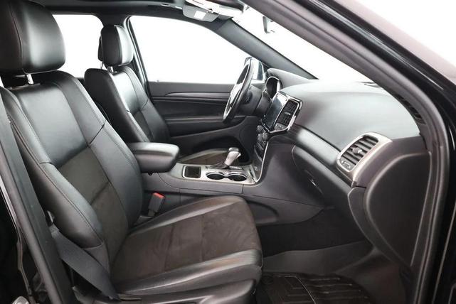 Photo of 2021 Diamond Black Crystal Pearlcoat Jeep Grand Cherokee