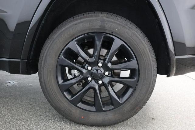 Photo of 2021 Diamond Black Crystal Pearlcoat Jeep Grand Cherokee