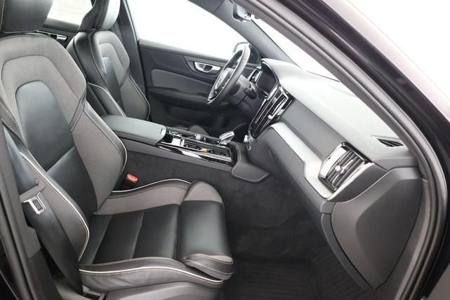 Photo of 2024 Onyx Black Metallic Volvo S60 Recharge Plug-In Hybrid