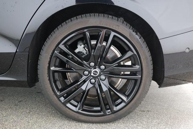 Photo of 2024 Onyx Black Metallic Volvo S60 Recharge Plug-In Hybrid
