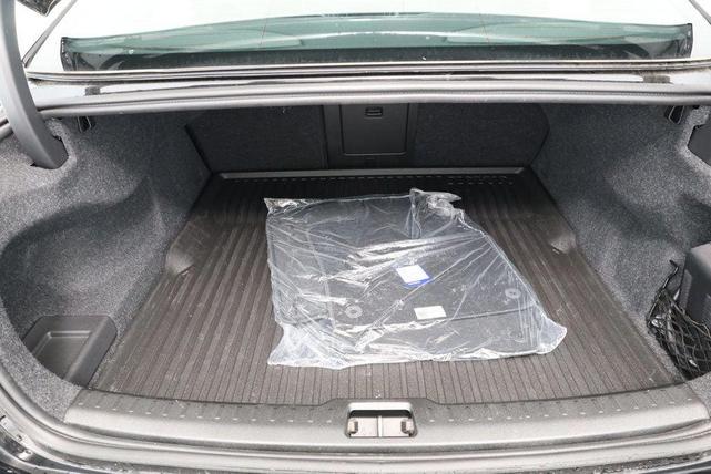 Photo of 2024 Onyx Black Metallic Volvo S60 Recharge Plug-In Hybrid