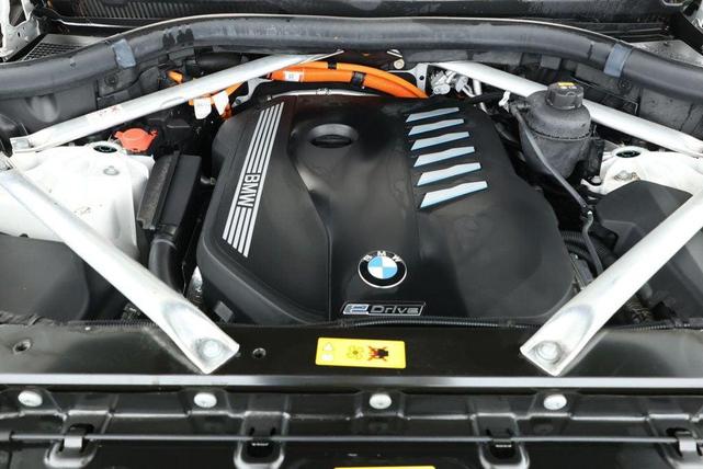 Photo of 2021 Alpine White BMW X5 PHEV