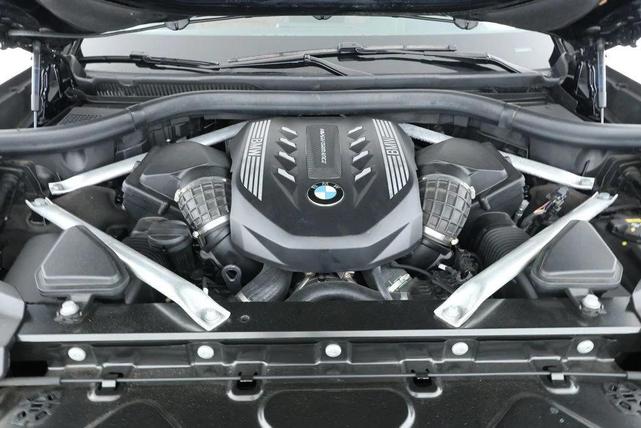 Photo of 2021 Carbon Black Metallic BMW X7
