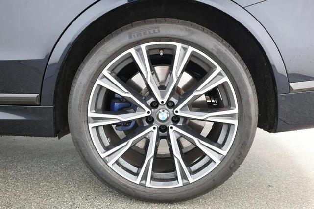 Photo of 2021 Carbon Black Metallic BMW X7