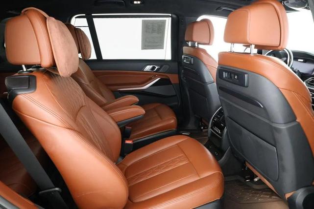 Photo of 2021 Carbon Black Metallic BMW X7