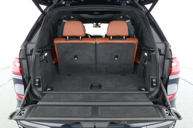 Photo of 2021 Carbon Black Metallic BMW X7