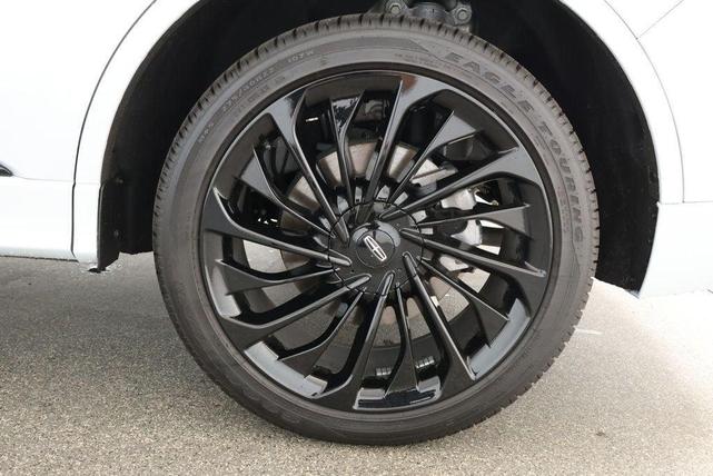 Photo of 2025 CRYSTAL WHITE MET CC Lincoln Aviator