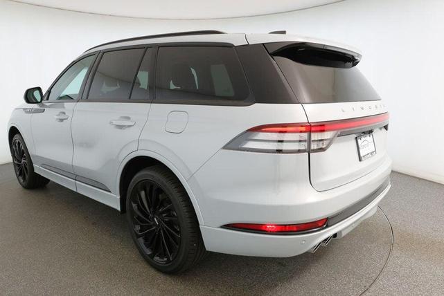 Photo of 2025 CRYSTAL WHITE MET CC Lincoln Aviator