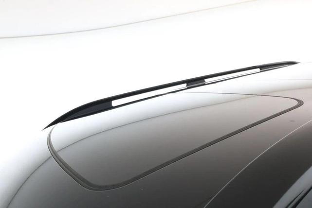 Photo of 2024 Aurora Black Pearl Kia EV9