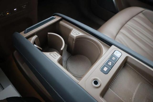Photo of 2024 Aurora Black Pearl Kia EV9