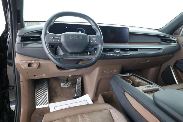 Photo of 2024 Aurora Black Pearl Kia EV9