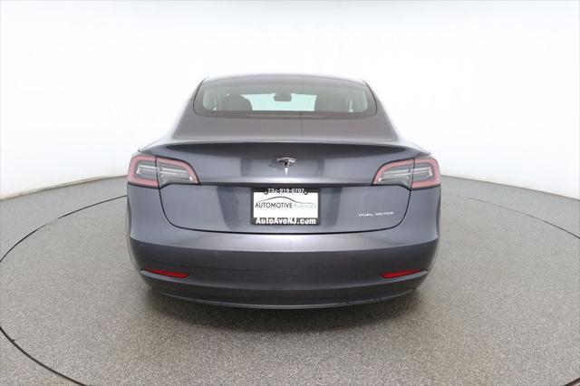 Photo of 2019 Midnight Silver Metallic Tesla Model 3