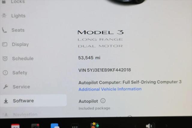 Photo of 2019 Midnight Silver Metallic Tesla Model 3