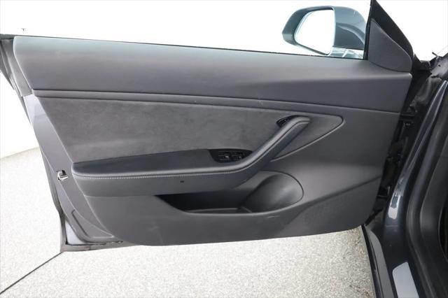 Photo of 2019 Midnight Silver Metallic Tesla Model 3