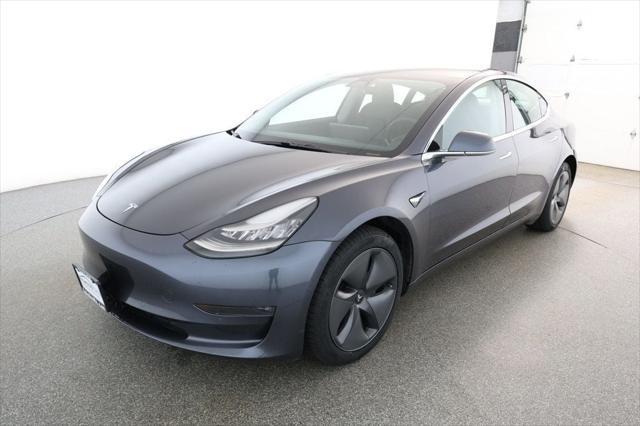 Photo of 2019 Midnight Silver Metallic Tesla Model 3