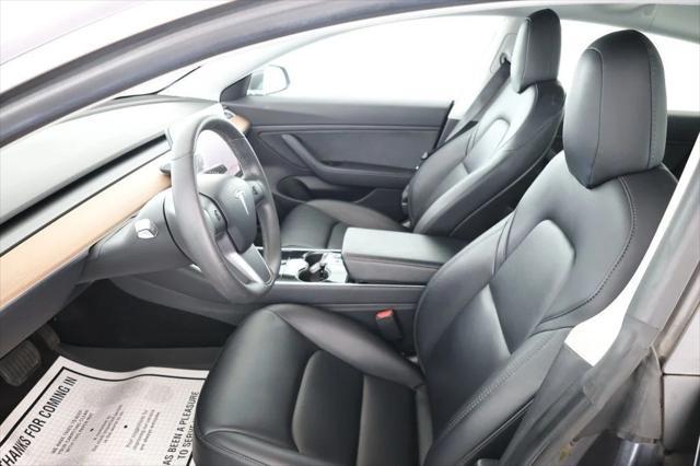 Photo of 2019 Midnight Silver Metallic Tesla Model 3
