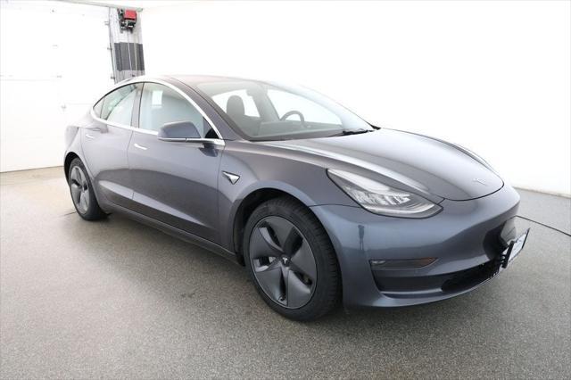 Photo of 2019 Midnight Silver Metallic Tesla Model 3