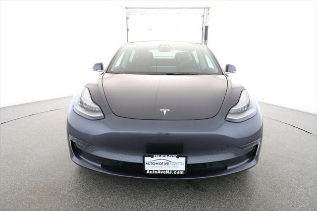 Photo of 2019 Midnight Silver Metallic Tesla Model 3