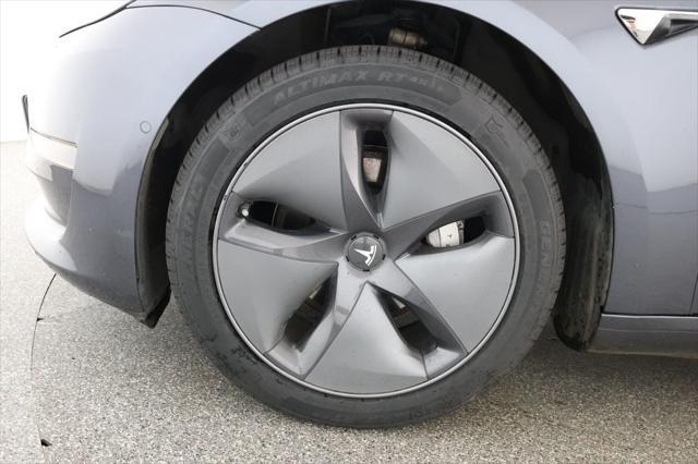 Photo of 2019 Midnight Silver Metallic Tesla Model 3
