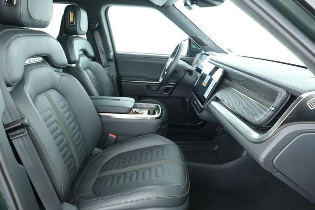 Photo of 2022 Forest Green Rivian R1S