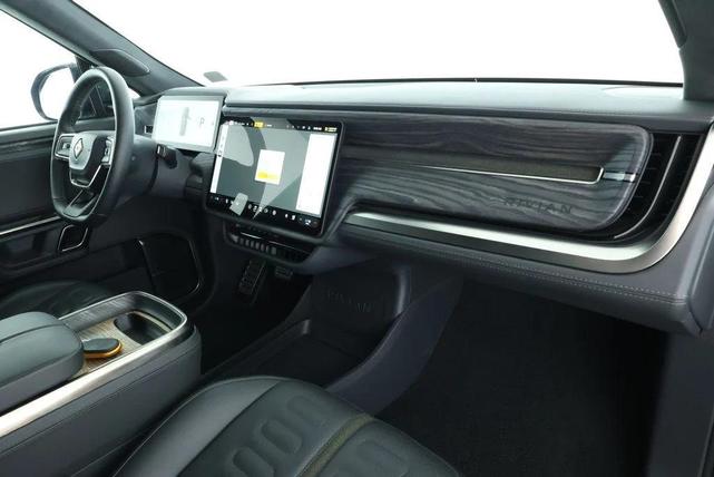 Photo of 2022 Forest Green Rivian R1S