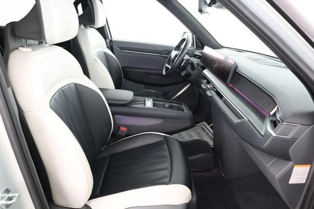 Photo of 2024 Ivory Silver Matte Kia EV9
