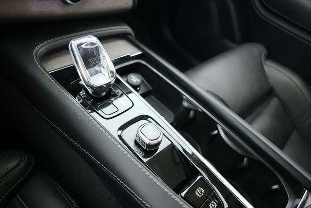 Photo of 2023 Platinum Grey Metallic Volvo XC90 Recharge Plug-In Hybrid