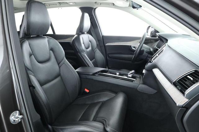 Photo of 2023 Platinum Grey Metallic Volvo XC90 Recharge Plug-In Hybrid