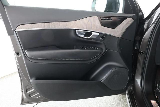 Photo of 2023 Platinum Grey Metallic Volvo XC90 Recharge Plug-In Hybrid
