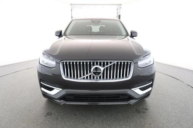 Photo of 2023 Platinum Grey Metallic Volvo XC90 Recharge Plug-In Hybrid