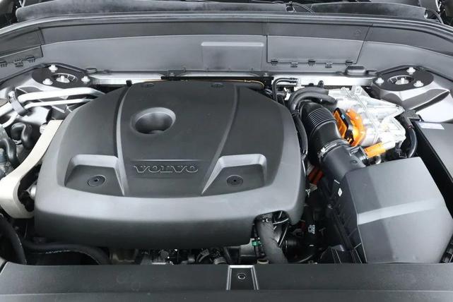 Photo of 2023 Platinum Grey Metallic Volvo XC90 Recharge Plug-In Hybrid