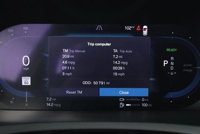 Photo of 2023 Platinum Grey Metallic Volvo XC90 Recharge Plug-In Hybrid