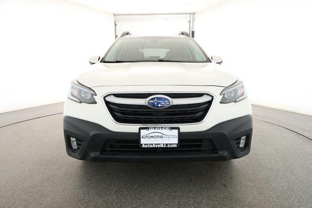 Photo of 2022 Crystal White Pearl Subaru Outback