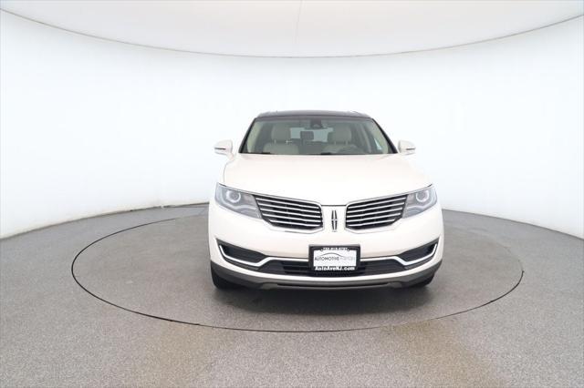 Photo of 2016 White Platinum Tri-Coat Lincoln MKX