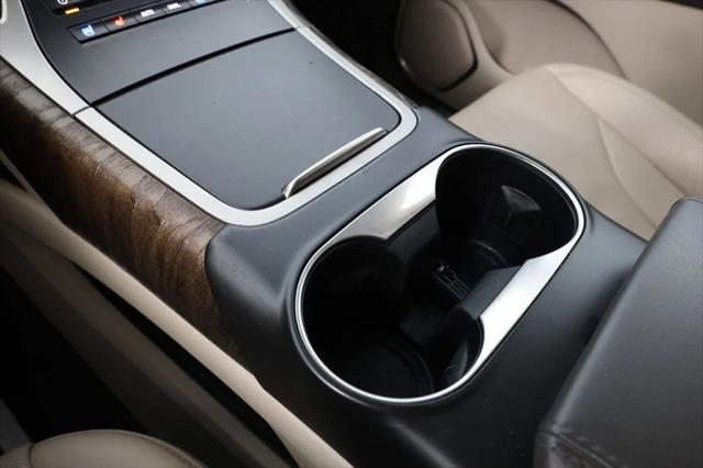 Photo of 2016 White Platinum Tri-Coat Lincoln MKX
