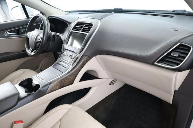 Photo of 2016 White Platinum Tri-Coat Lincoln MKX
