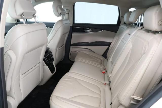 Photo of 2016 White Platinum Tri-Coat Lincoln MKX