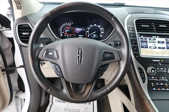 Photo of 2016 White Platinum Tri-Coat Lincoln MKX