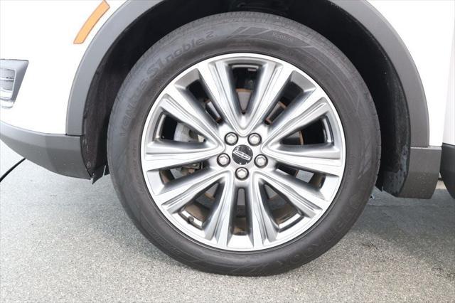 Photo of 2016 White Platinum Tri-Coat Lincoln MKX