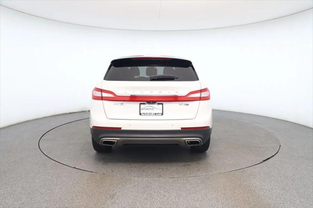 Photo of 2016 White Platinum Tri-Coat Lincoln MKX