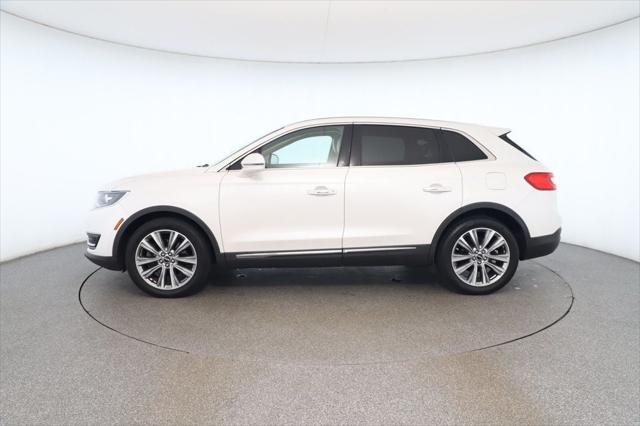 Photo of 2016 White Platinum Tri-Coat Lincoln MKX