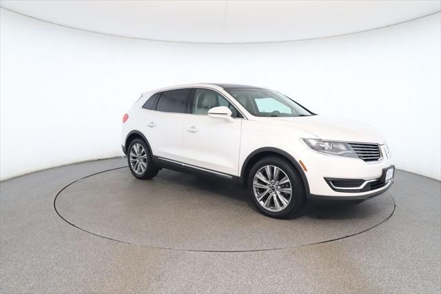 Photo of 2016 White Platinum Tri-Coat Lincoln MKX