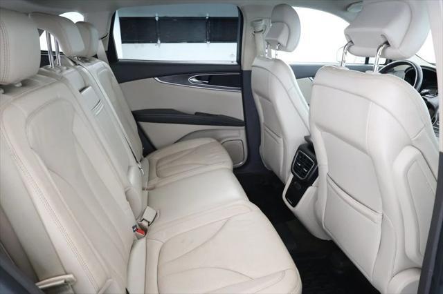 Photo of 2016 White Platinum Tri-Coat Lincoln MKX