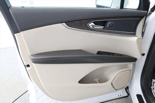 Photo of 2016 White Platinum Tri-Coat Lincoln MKX