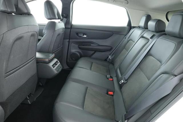 Photo of 2024 Everest White Pearl Tricoat Nissan ARIYA