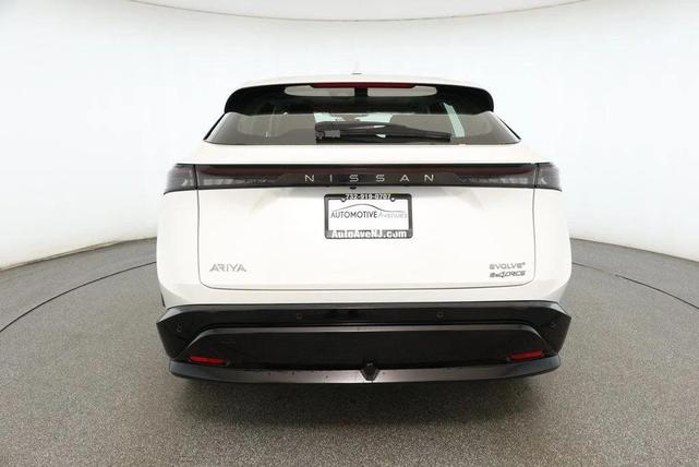 Photo of 2024 Everest White Pearl Tricoat Nissan ARIYA