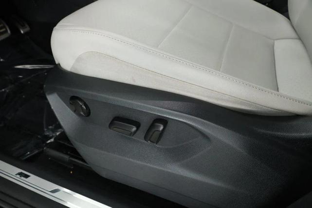 Photo of 2020 Deep Black Pearl Volkswagen Tiguan